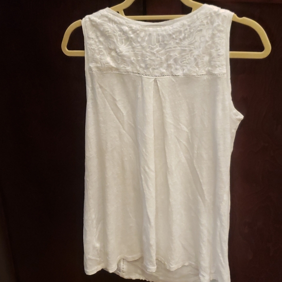 Maternity A Pee in the Pod White floral tank - Picture 2 of 7